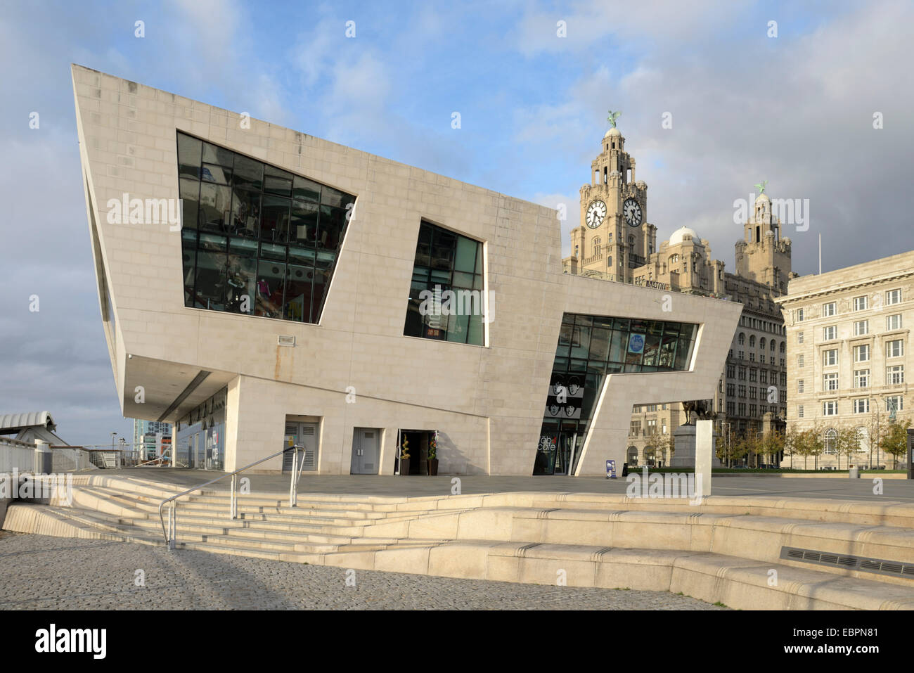 Ferry Terminal, Pier Head, Waterfront, Liverpool, Merseyside England, Regno Unito, Europa Foto Stock