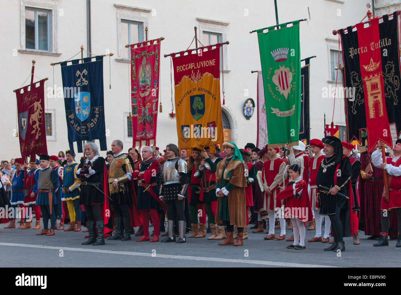 Processione della festa medievale di La Quintana, Ascoli Piceno, Le Marche, Italia, Europa Foto Stock