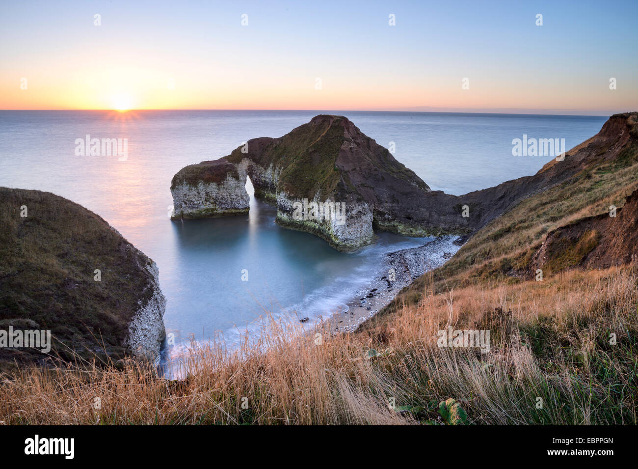 Alte pile, Flamborough Head di sunrise, East Yorkshire, Yorkshire, Inghilterra, Regno Unito, Europa Foto Stock