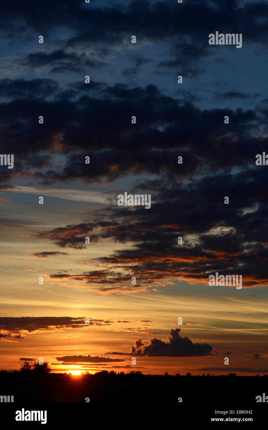 Tramonto sul sito Patrimonio Mondiale dell'UNESCO Stora Alvaret, Svezia, Oeland Foto Stock
