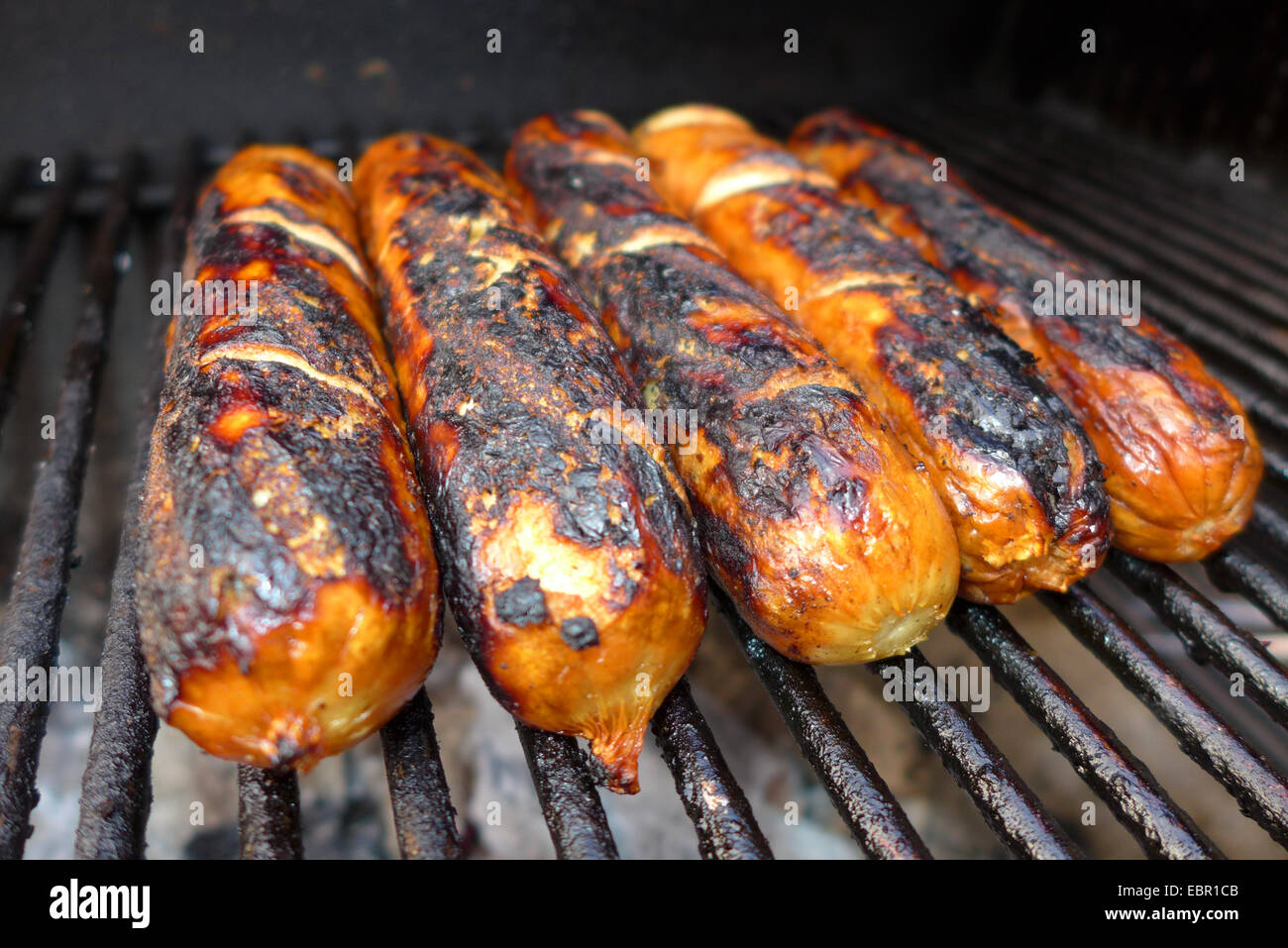 Barbecue salsicce alla griglia Foto Stock