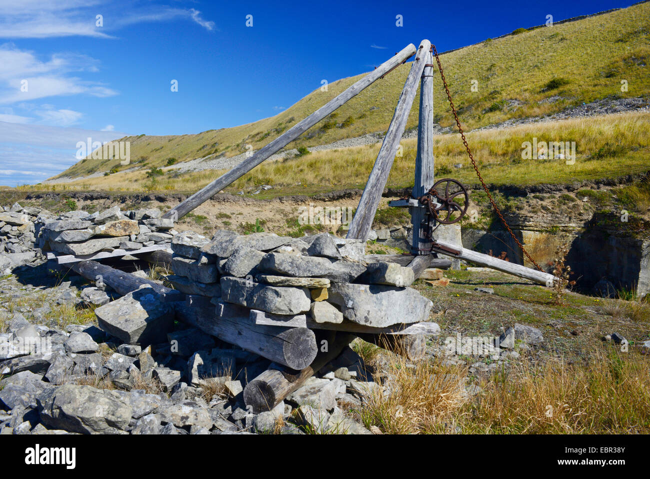 Gru di legno in un museo open-air su Gotland Svezia, Hoburgen, Kettelvik , Gotland Foto Stock