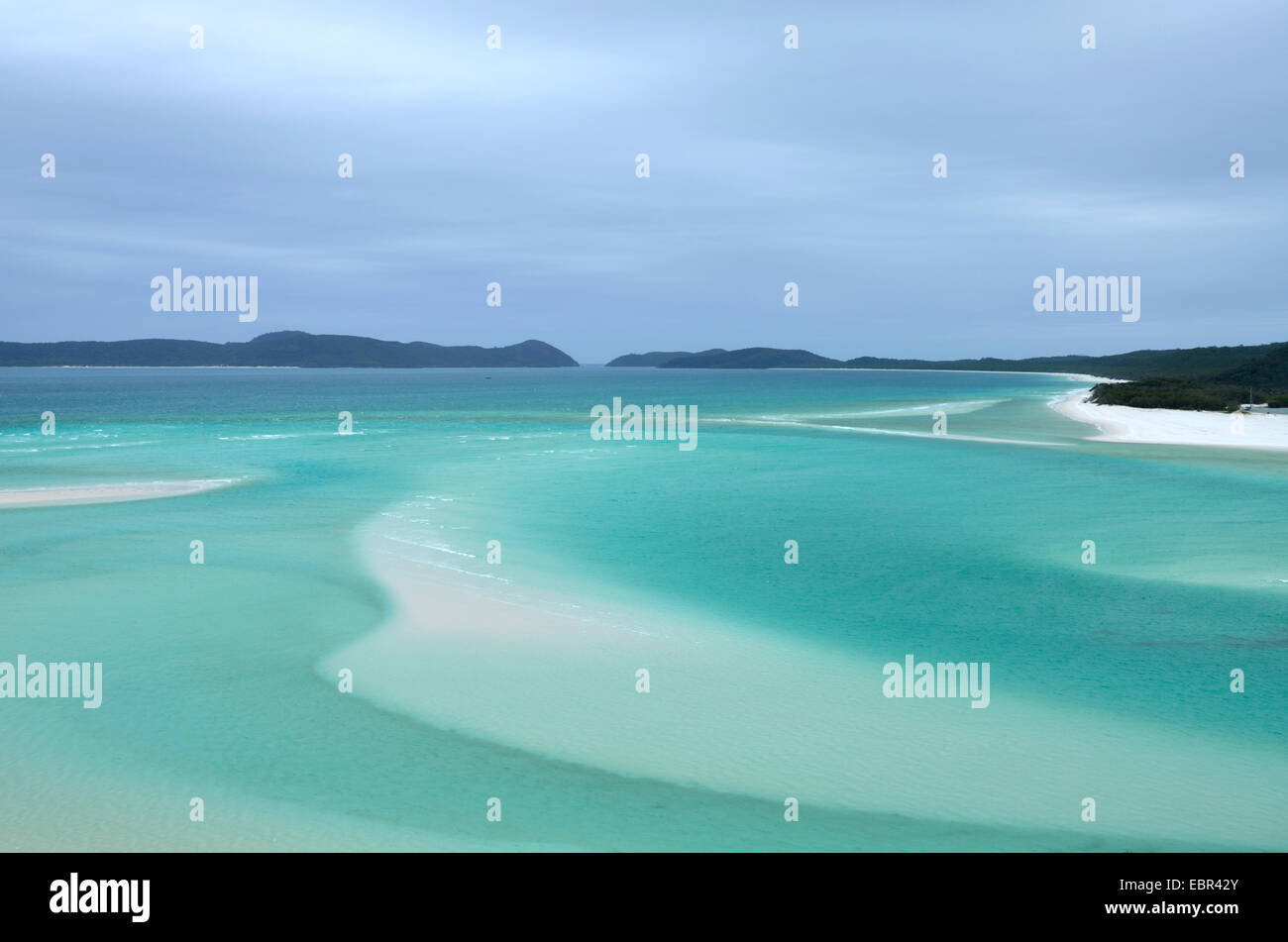 Whitehaven Beach, fantastica laguna con forme di sabbia a Queensland, Australia. Grande barriera Corallina Foto Stock