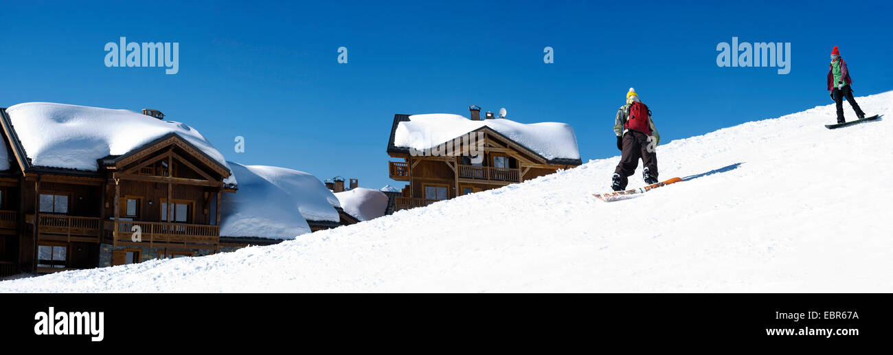 Snowboardes presso la stazione sciistica di La Plagne, Francia, Savoie Foto Stock