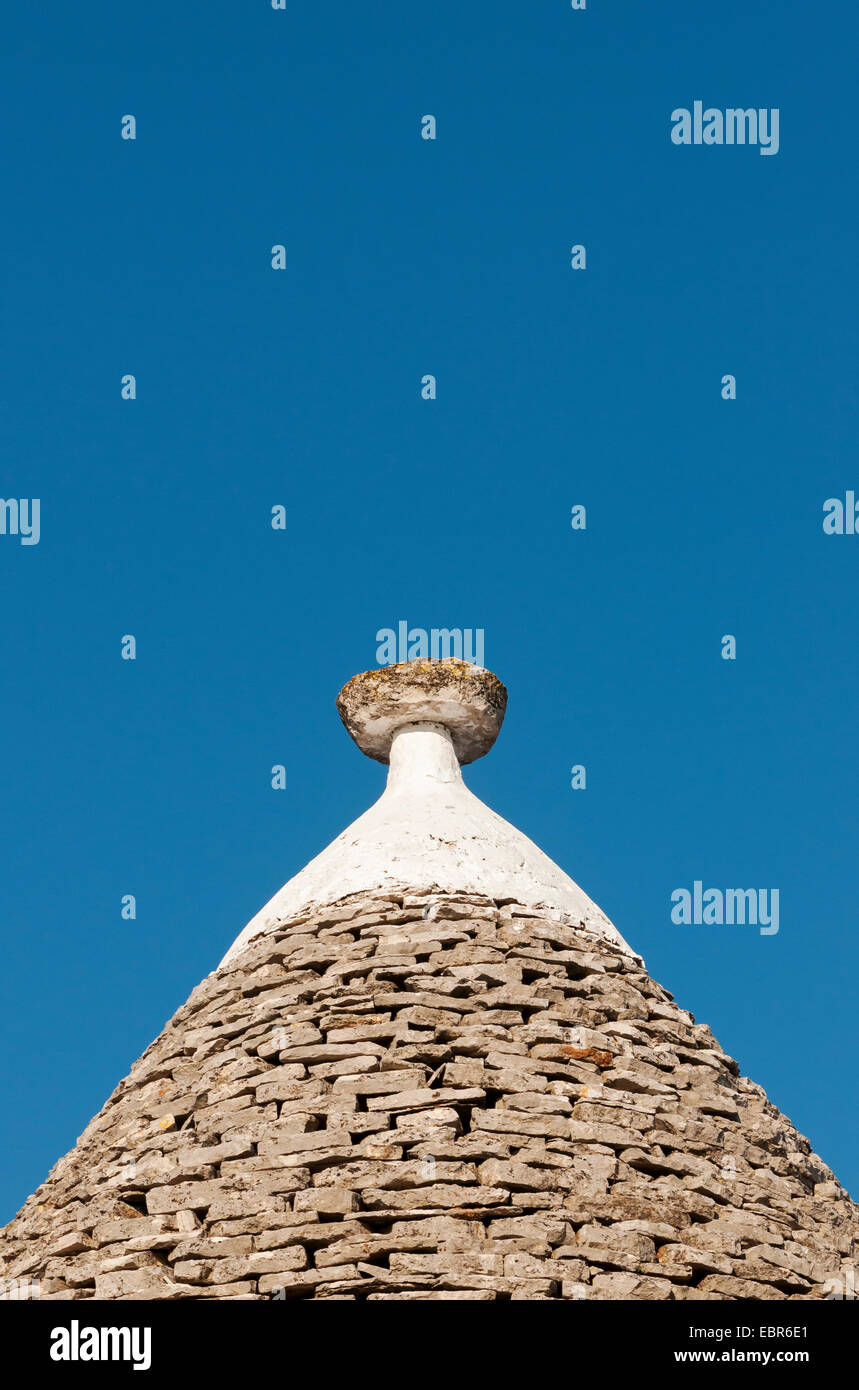 Close-up di tetto conico e Pinnacle del Trullo Casa, Alberobello Trulli District, Puglia, Italia Foto Stock