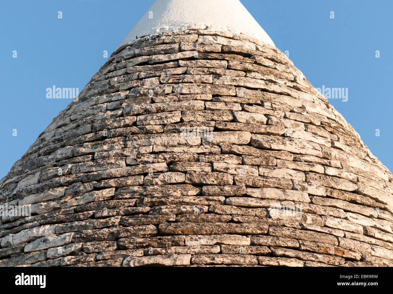 Close-up di calcare del tetto della casa a trullo, Alberobello Trulli District, Puglia, Italia Foto Stock