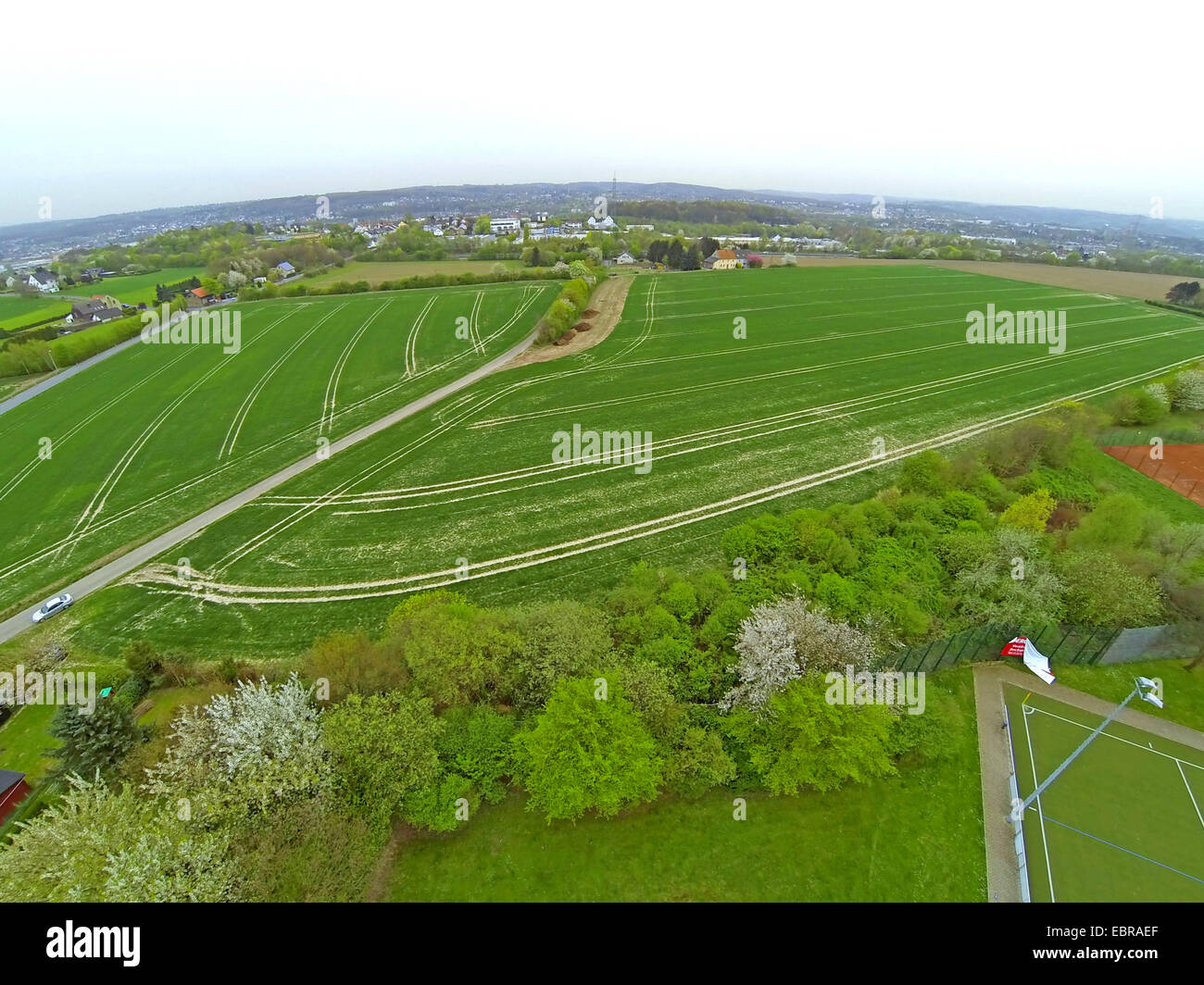 Vista aerea di paesaggio di campo in primavera, in Germania, in Renania settentrionale-Vestfalia, la zona della Ruhr, Witten Foto Stock