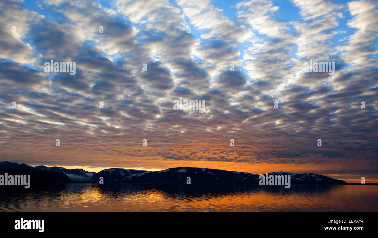 Tramonto nel paesaggio polare, Norvegia Isole Svalbard Foto Stock