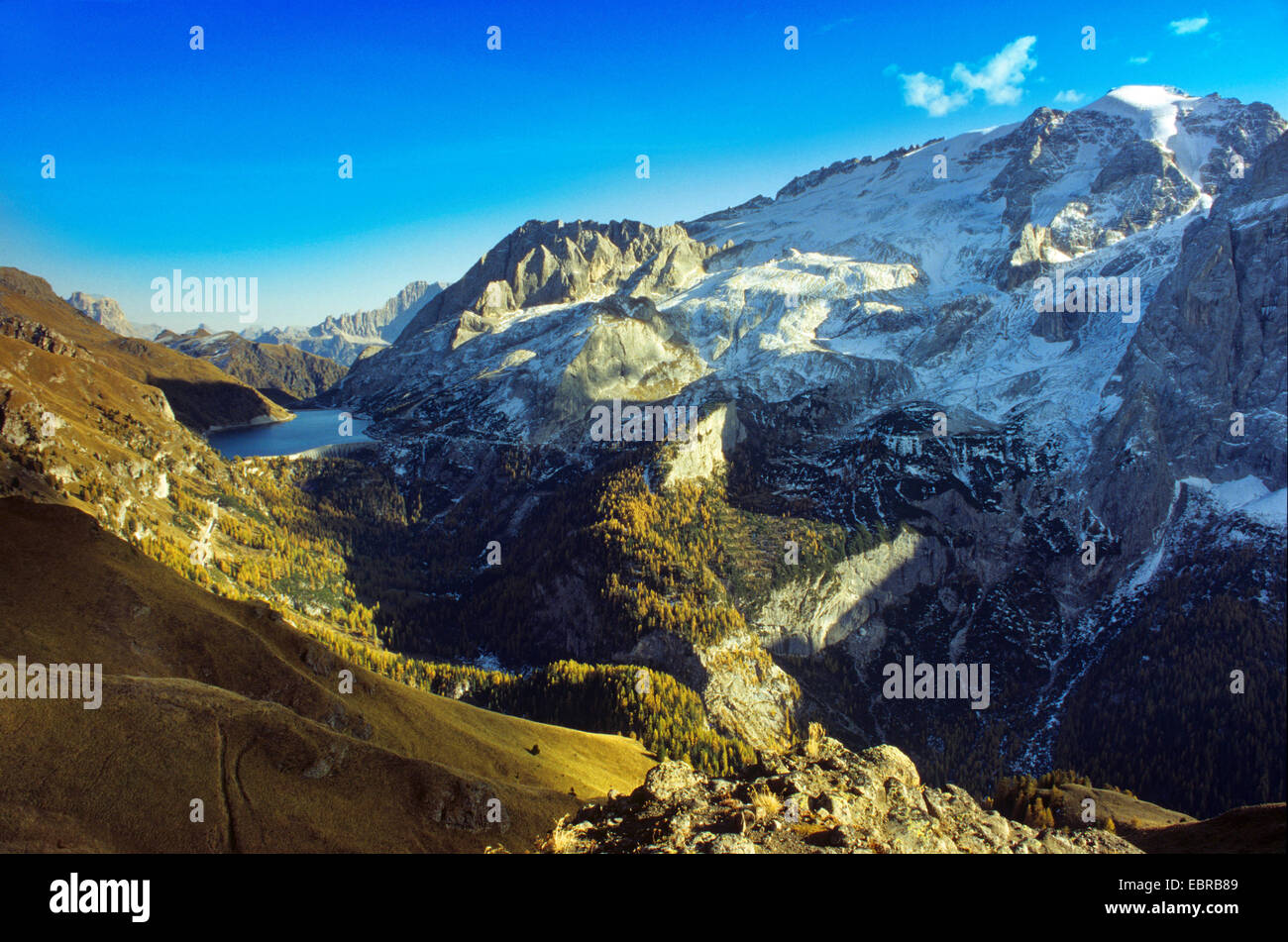 Vista della Marmolada e del Lago Fedaia die, Italia, Alto Adige, Dolomiti Foto Stock