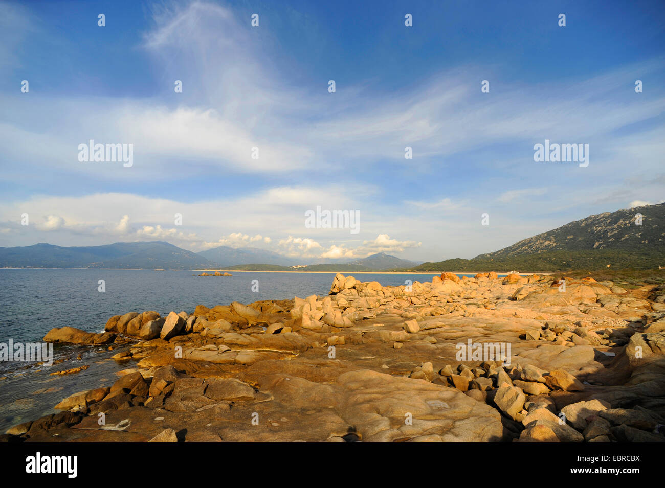 Costa rocciosa, Francia, Corsica, Portigliolo , BelvÚdÞre-Campomoro Foto Stock