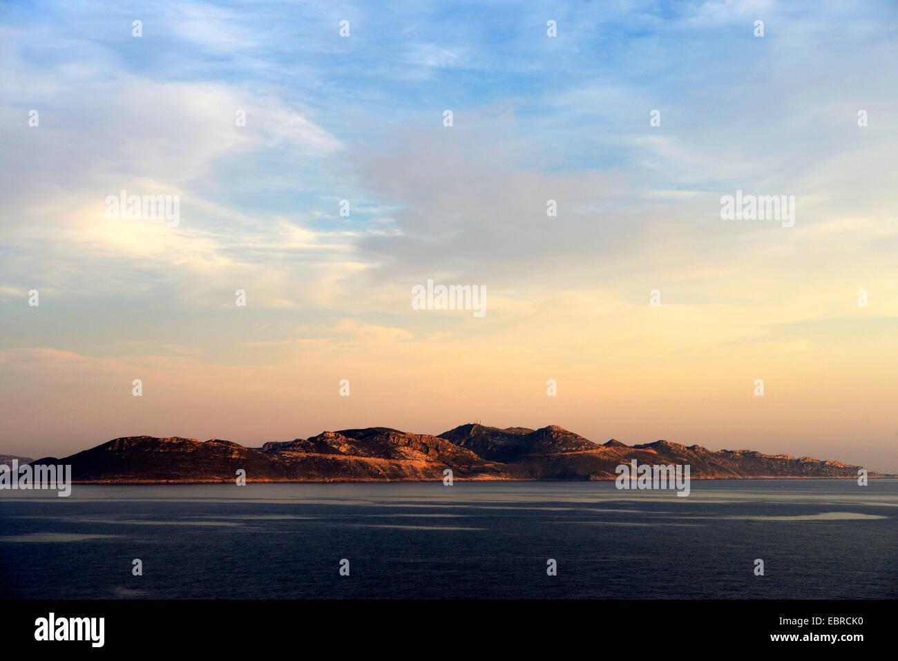 Isola greca Kastellorizo (Megisti) presso la costa turca nella luce della sera, Grecia, Lycia, KASTELLORIZO Foto Stock