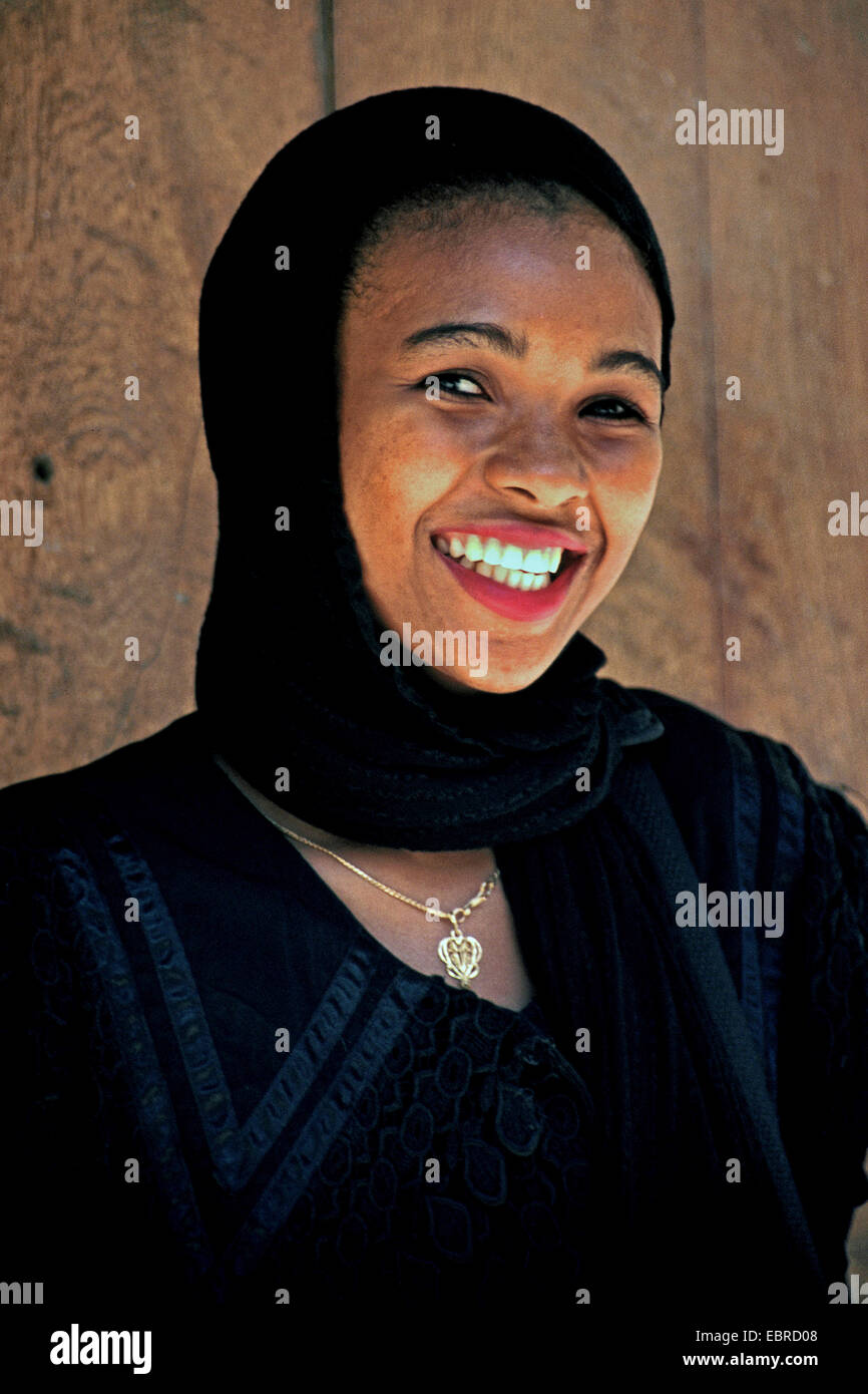 Ritratto di una donna africana di indossare un velo, Tanzania Foto Stock