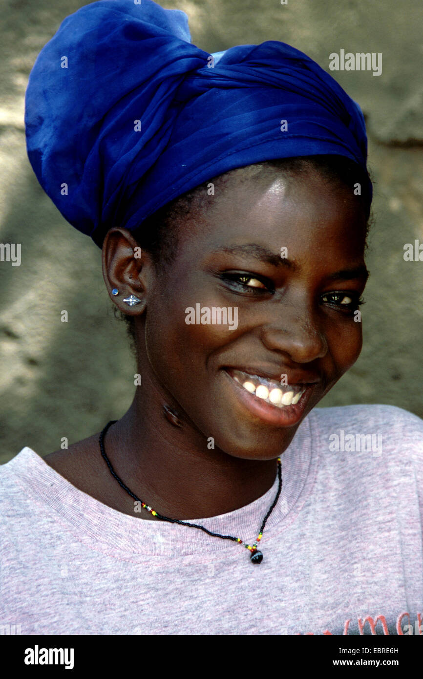 Ritratto di una giovane donna dal Mali Mali Foto Stock