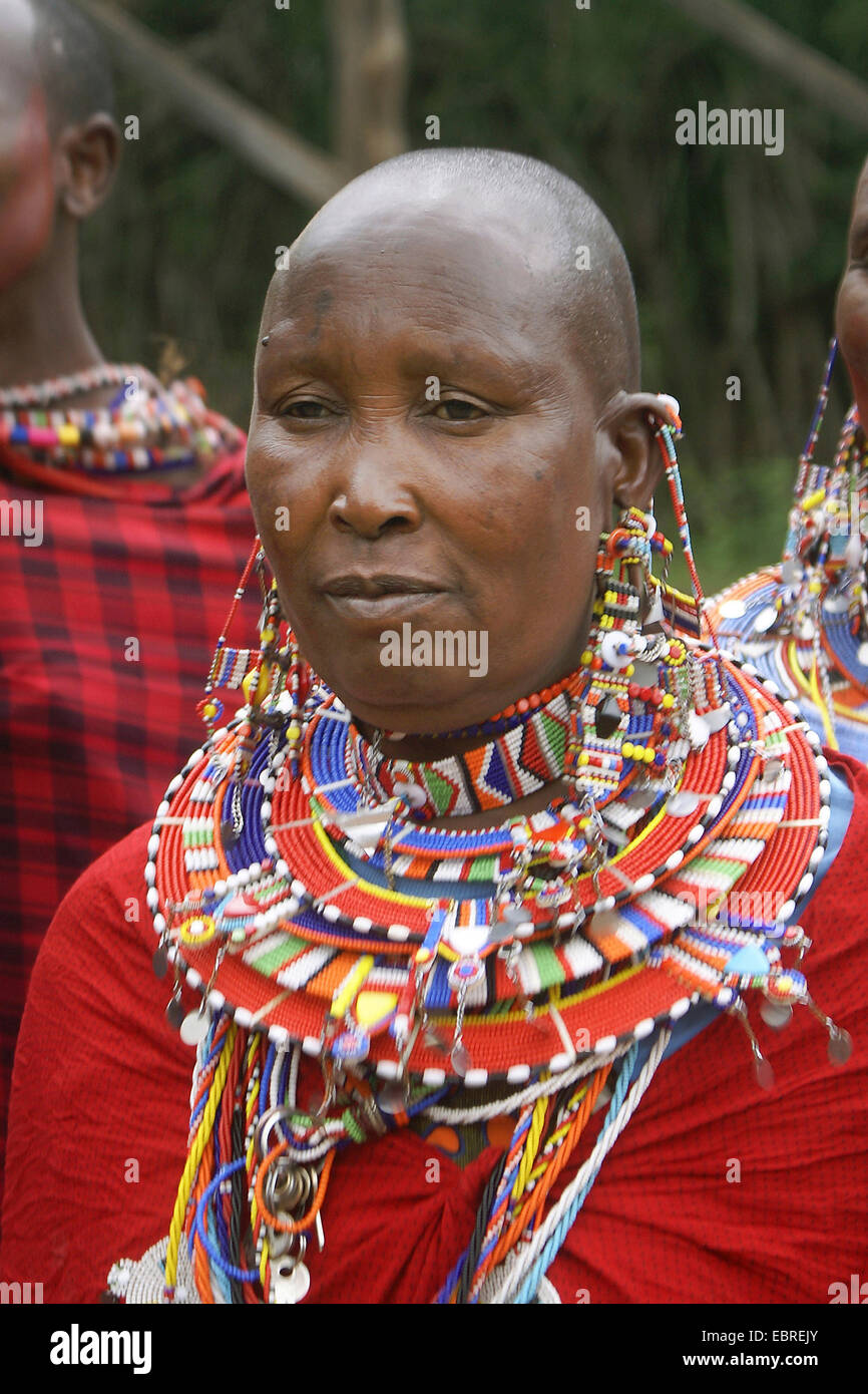 Massai con tradizionale collana, ritratto, Kenia Masai Mara Foto Stock