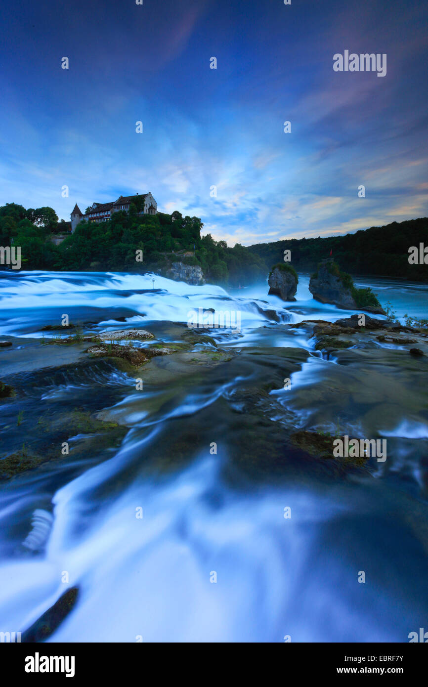 Caduta del Reno vicino a Sciaffusa con Castello Laufen, Svizzera, Sciaffusa Foto Stock