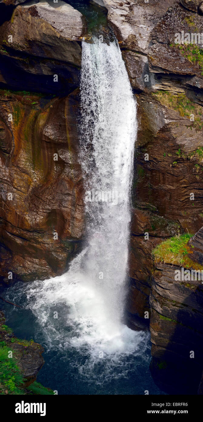 Acqua caduta di Croveo vicino a Domodossola, Italia Foto Stock