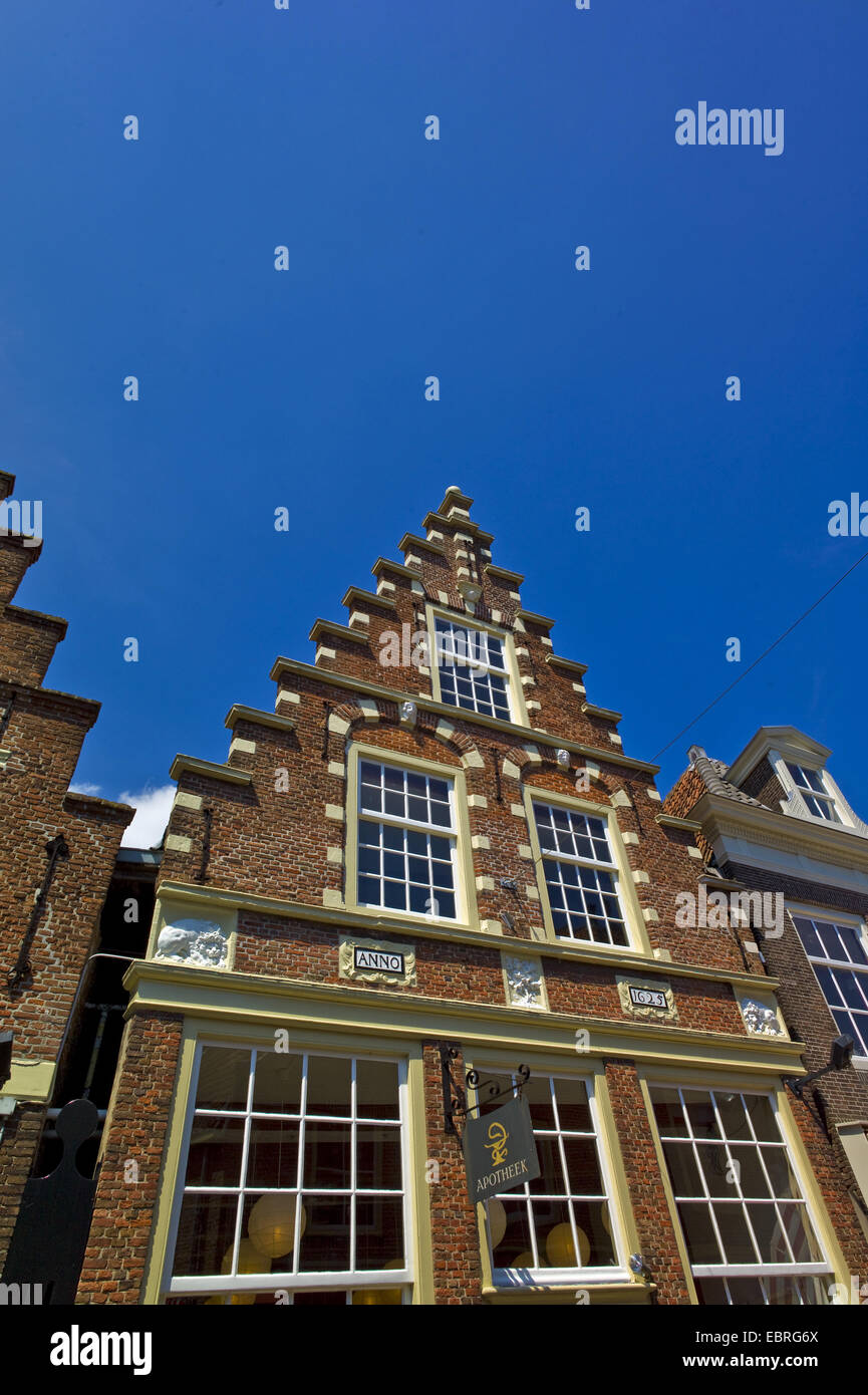 Medievale di casa a capanna, vecchia farmacia costruito nel 1625, Paesi Bassi, Noord Holland, Enkhuizen Foto Stock