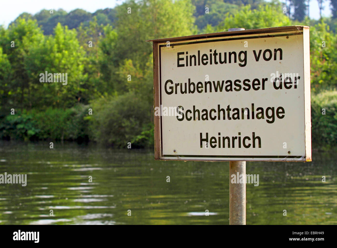 Informazioni segno per introduzione di miniera acqua nel fiume Ruhr, in Germania, in Renania settentrionale-Vestfalia, la zona della Ruhr, Essen Foto Stock