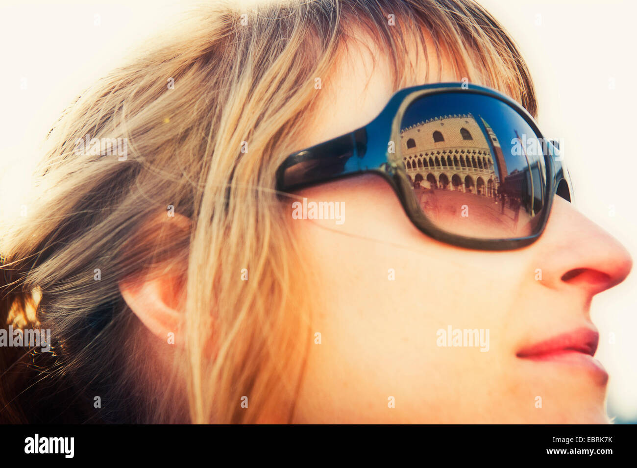 Riflessione di Piazza San Marco in occhiali da sole, Italia, Venezia Foto Stock