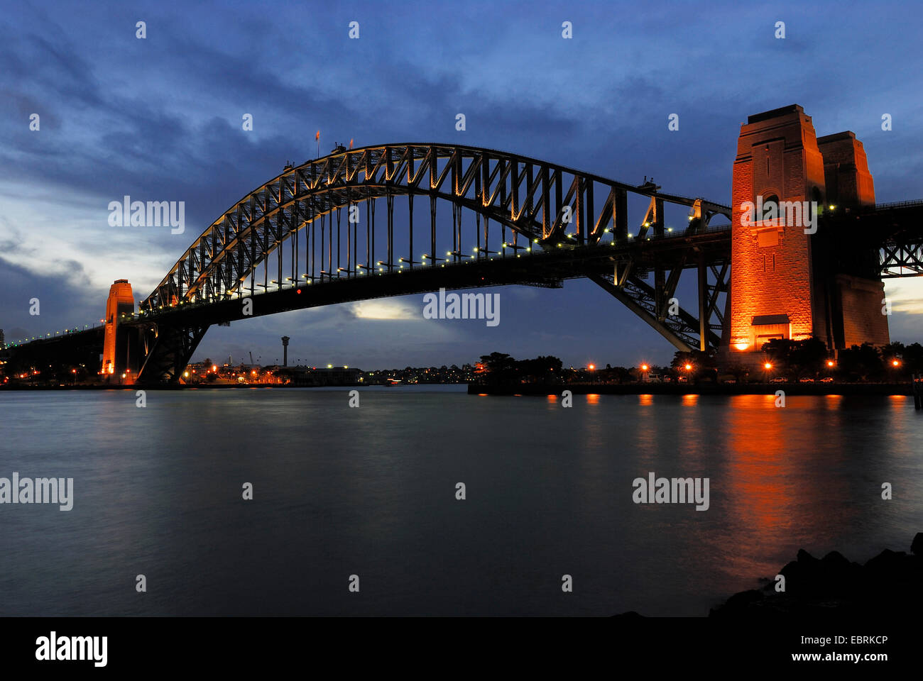 Sydney Harbour Bridge nella luce della sera, Australia Nuovo Galles del Sud di Sydney Foto Stock