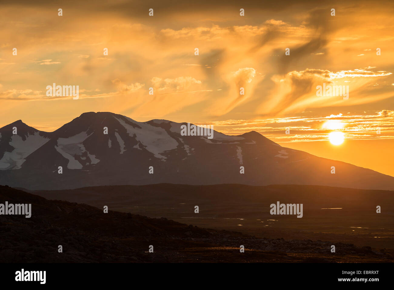 Akka massiccio montuoso al tramonto, Svezia, Lapponia, Stora Sjoefallet Parco Nazionale Foto Stock