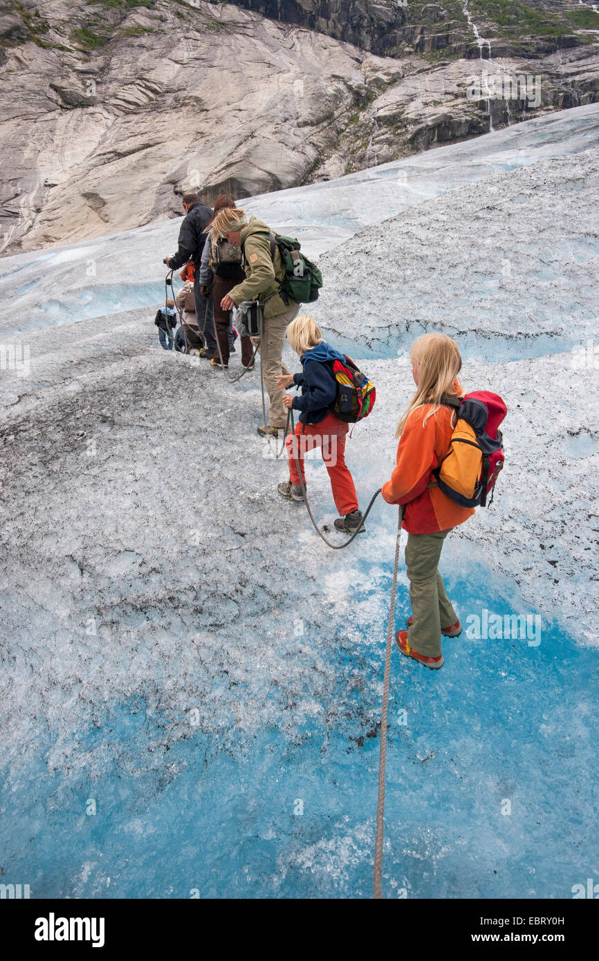 Glacier viaggia su Nigardsbreen, un braccio del ghiacciaio del ghiacciaio Jostedalsbreen, Norvegia, Jostedalsbreen Parco Nazionale Foto Stock