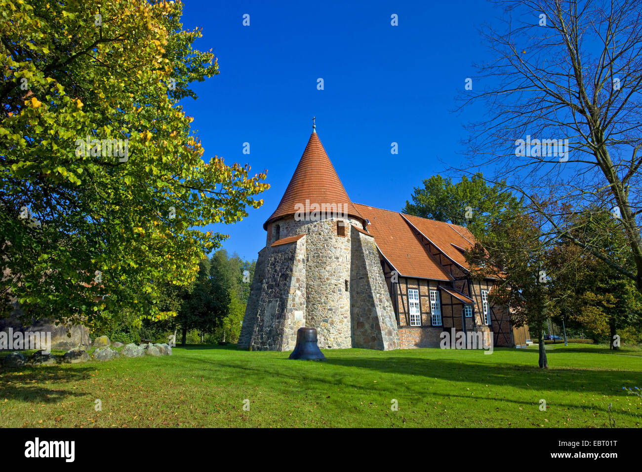 Evangelica di Saint Remigius chiesa rotonda torre-chiesa , Germania, Bassa Sassonia Foto Stock