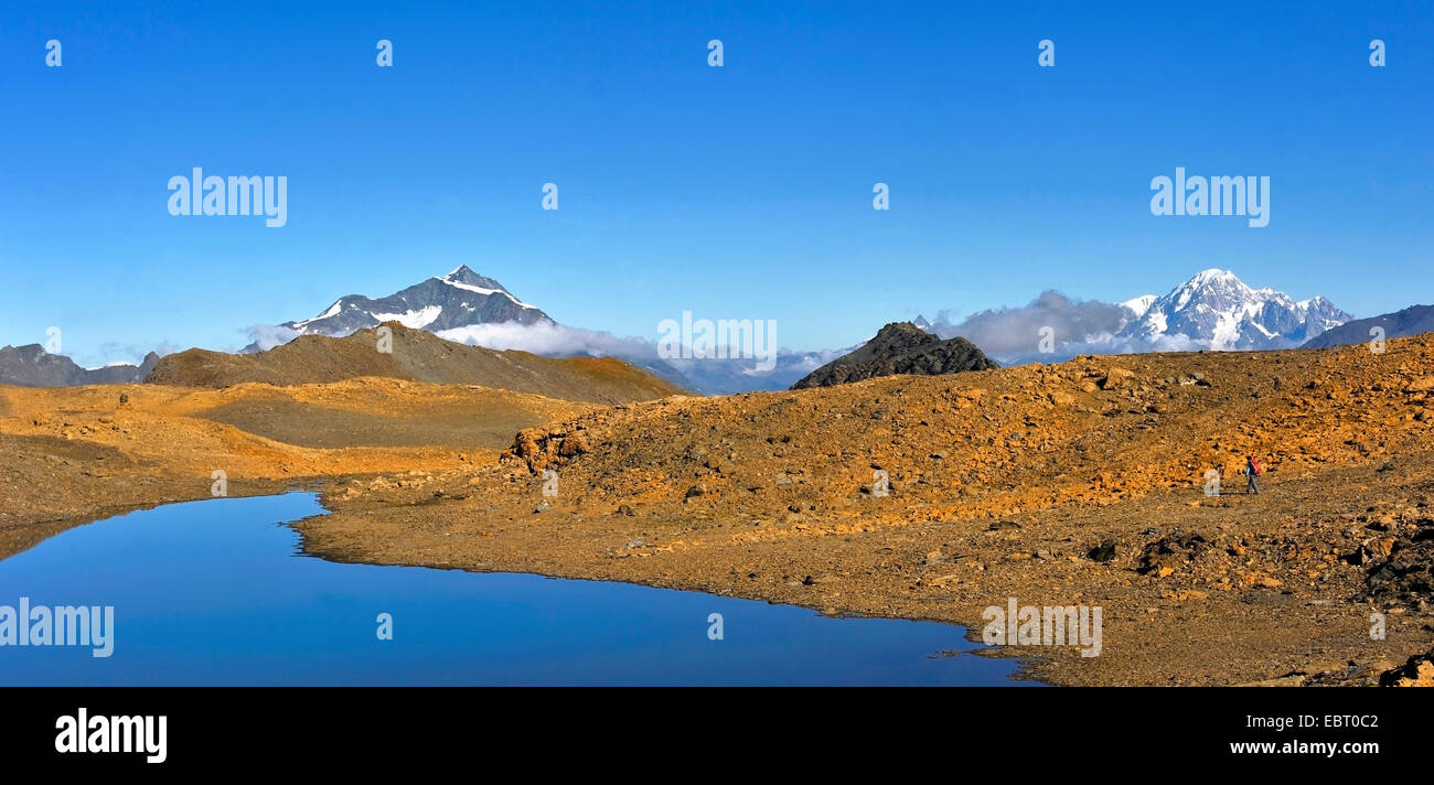 Vista da Rocheure pass per il lago di montagna e il Mont Blanc, Francia, Savoie, Parco Nazionale della Vanoise Foto Stock