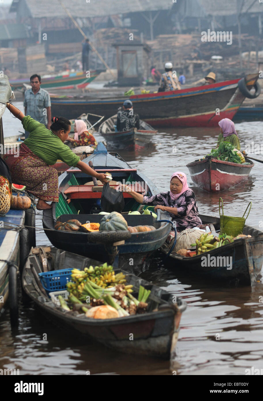 Borneo Mercato Galleggiante Indonesia Foto Stock