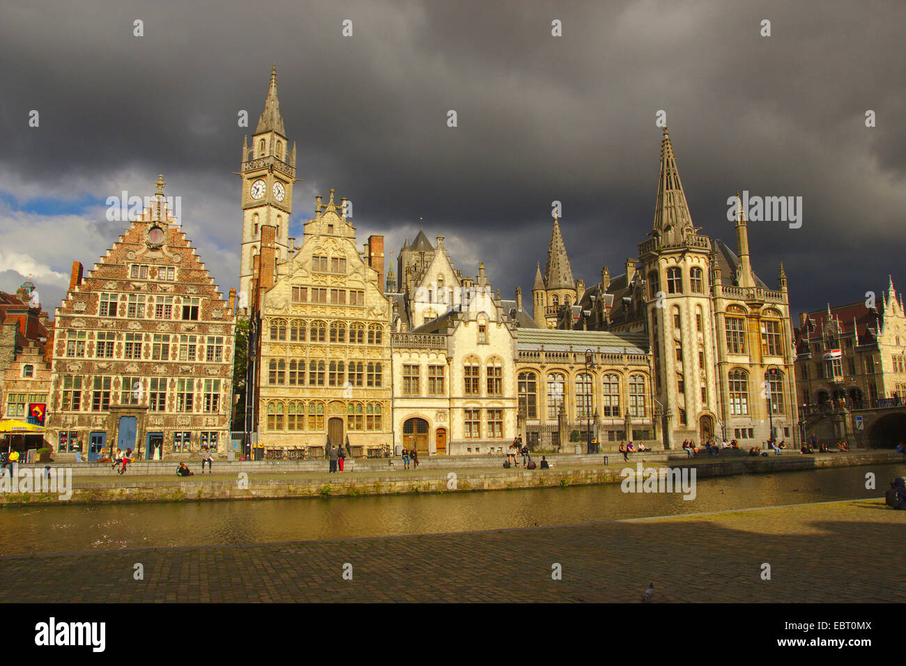 Graslei accanto il Leie nel centro storico della città di Gand, Belgio Fiandre Orientali, Gent Foto Stock