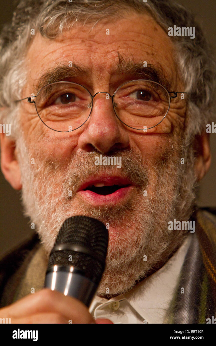 Attore americano Elliott Gould presentando uno dei suoi film al Torino Film Festival. Foto Stock