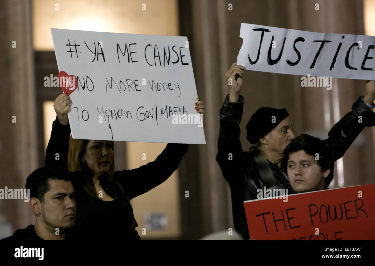 Il gruppo statunitense, #USTired2 si sono riuniti presso il Campidoglio del Texas al rally oltre la scomparsa di 43 studenti provenienti da un collegio docenti Foto Stock