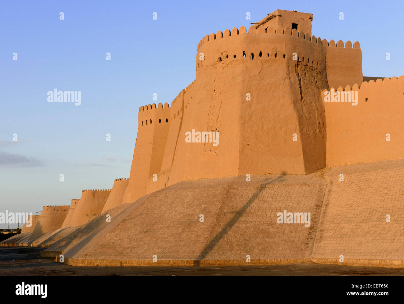 Le mura della città hitoric Ichan Qala, Chiwa, Uzbekistan, Asia Foto Stock