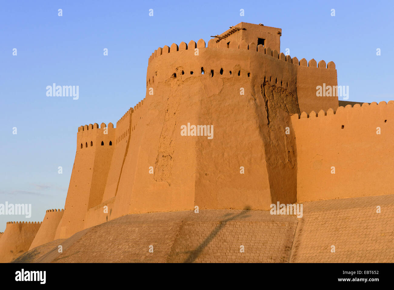 Le mura della città hitoric Ichan Qala, Chiwa, Uzbekistan, Asia Foto Stock