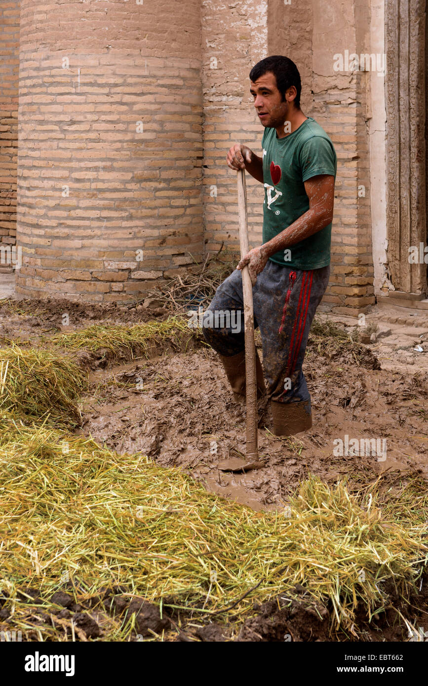 Costruzione di adobe nella storica città Ichan Qala, Chiwa, Uzbekistan, Asia Foto Stock