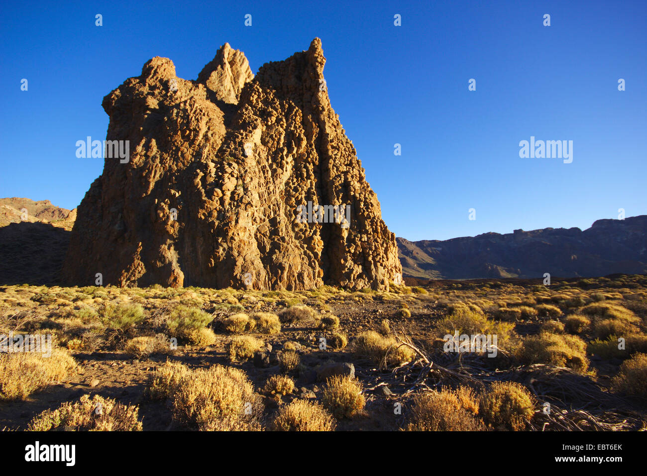 La Catedral, Roques de Garcia a vulcano Teide nella luce della sera, Isole Canarie, Tenerife, Parco Nazionale del Teide Foto Stock