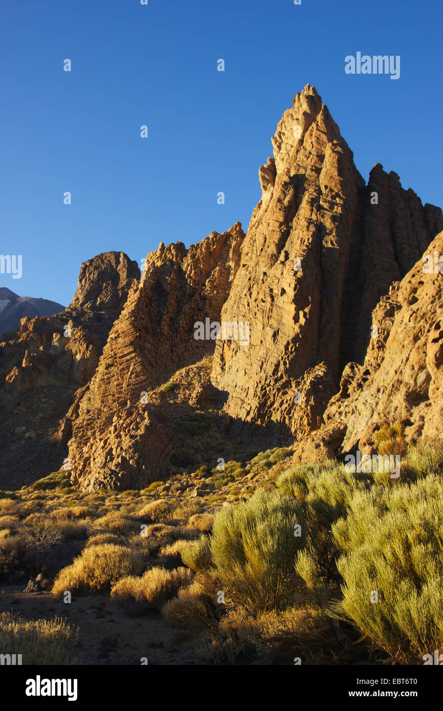 La Catedral, Roques de Garcia a vulcano Teide nella luce della sera, Isole Canarie, Tenerife, Parco Nazionale del Teide Foto Stock