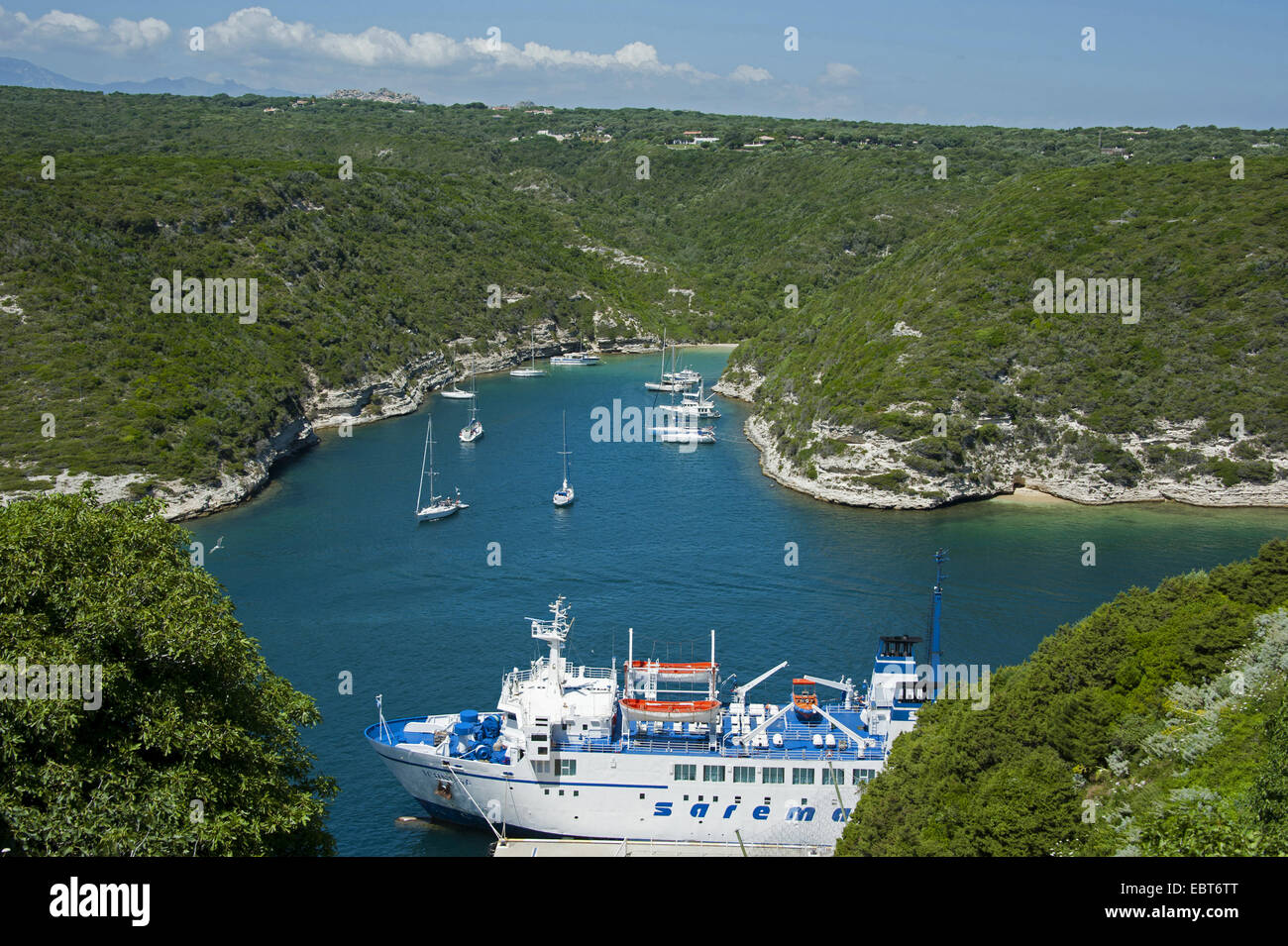 Le navi in un fiordo, Goulet de Bonifacio, Francia, Corsica, Bonifacio Foto Stock