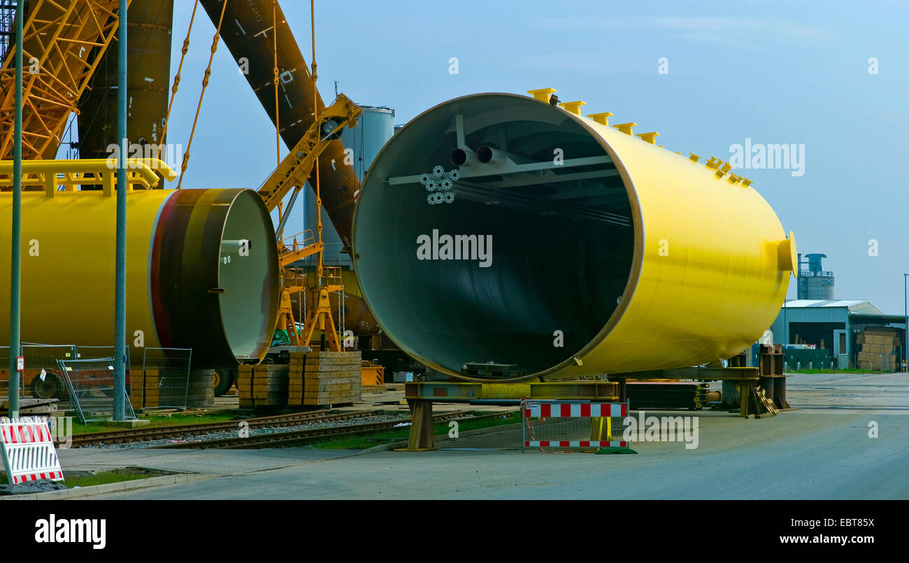 Tubo di wind power station in porto, Germania, Bremerhaven Foto Stock