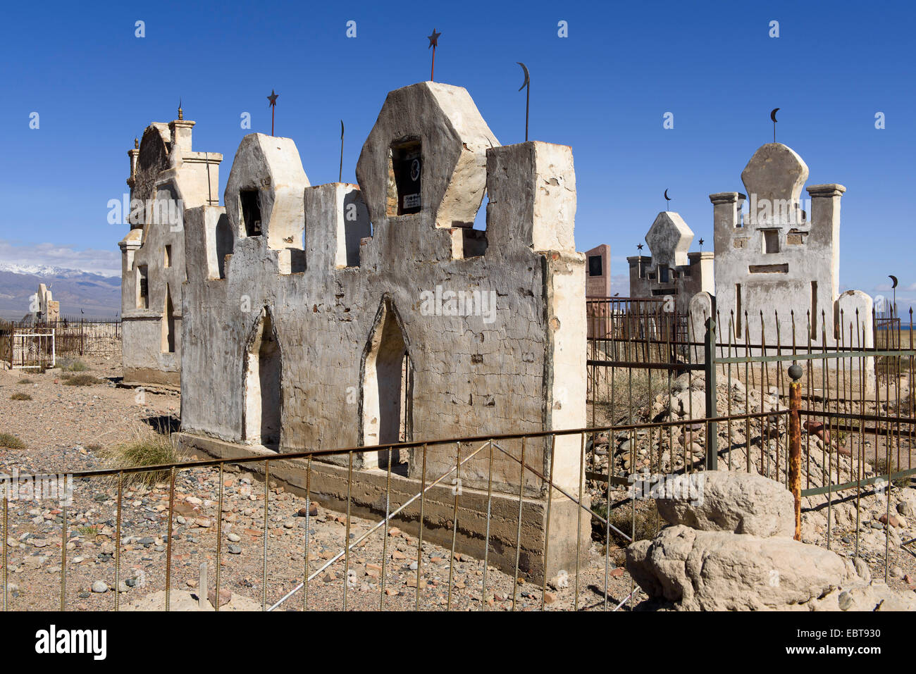 Nel cimitero di Shu Valley, Kirgistan, Asia Foto Stock