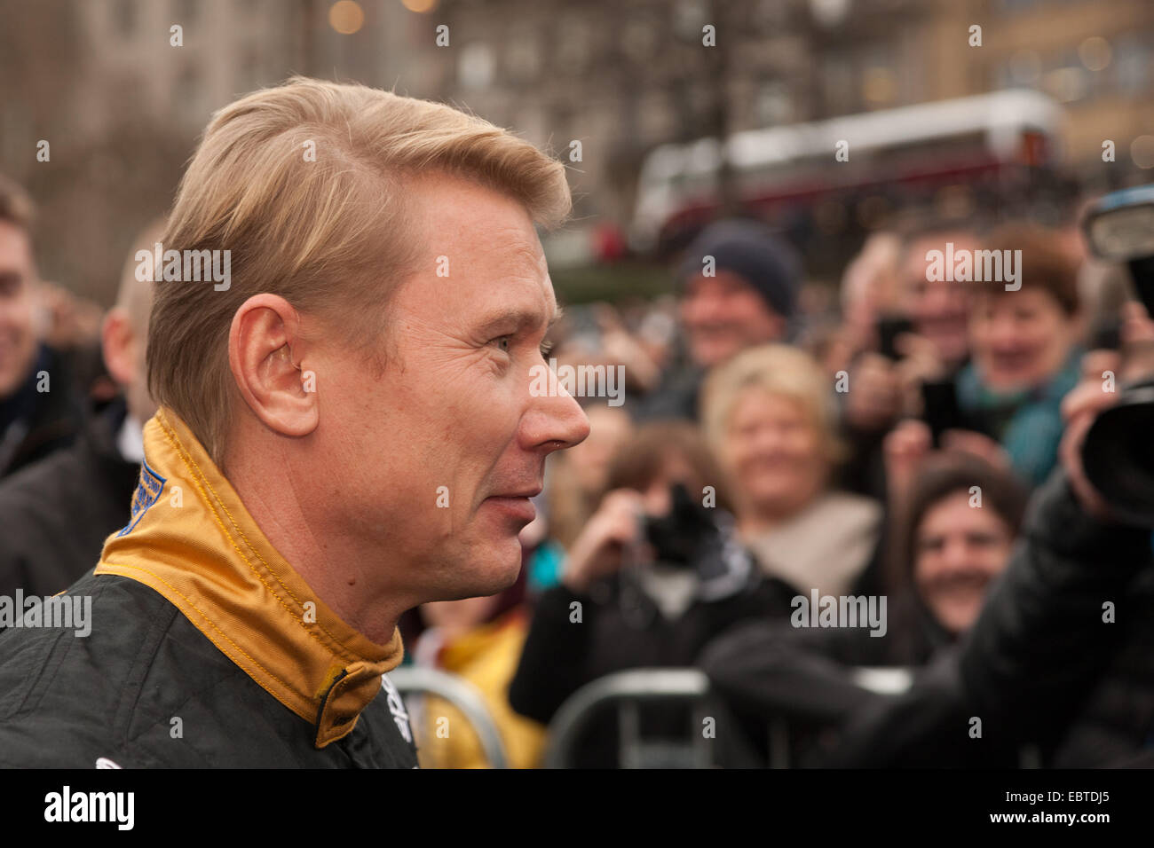 Edimburgo, Scozia, Regno Unito. 04 dic 2014. Unire il patto di supporto eventi mai bere e guidare la campagna. Il due volte iridato Mika Hakkinen in Princes Street Gardens. Credito: Azione Sport Plus/Alamy Live News Foto Stock
