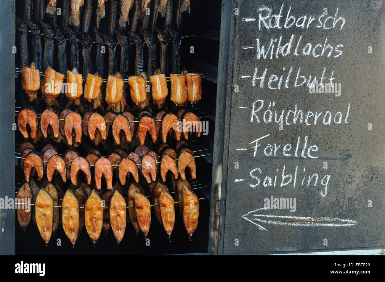 Pesci in smokery, Germania, Meclemburgo-Pomerania Occidentale Foto Stock