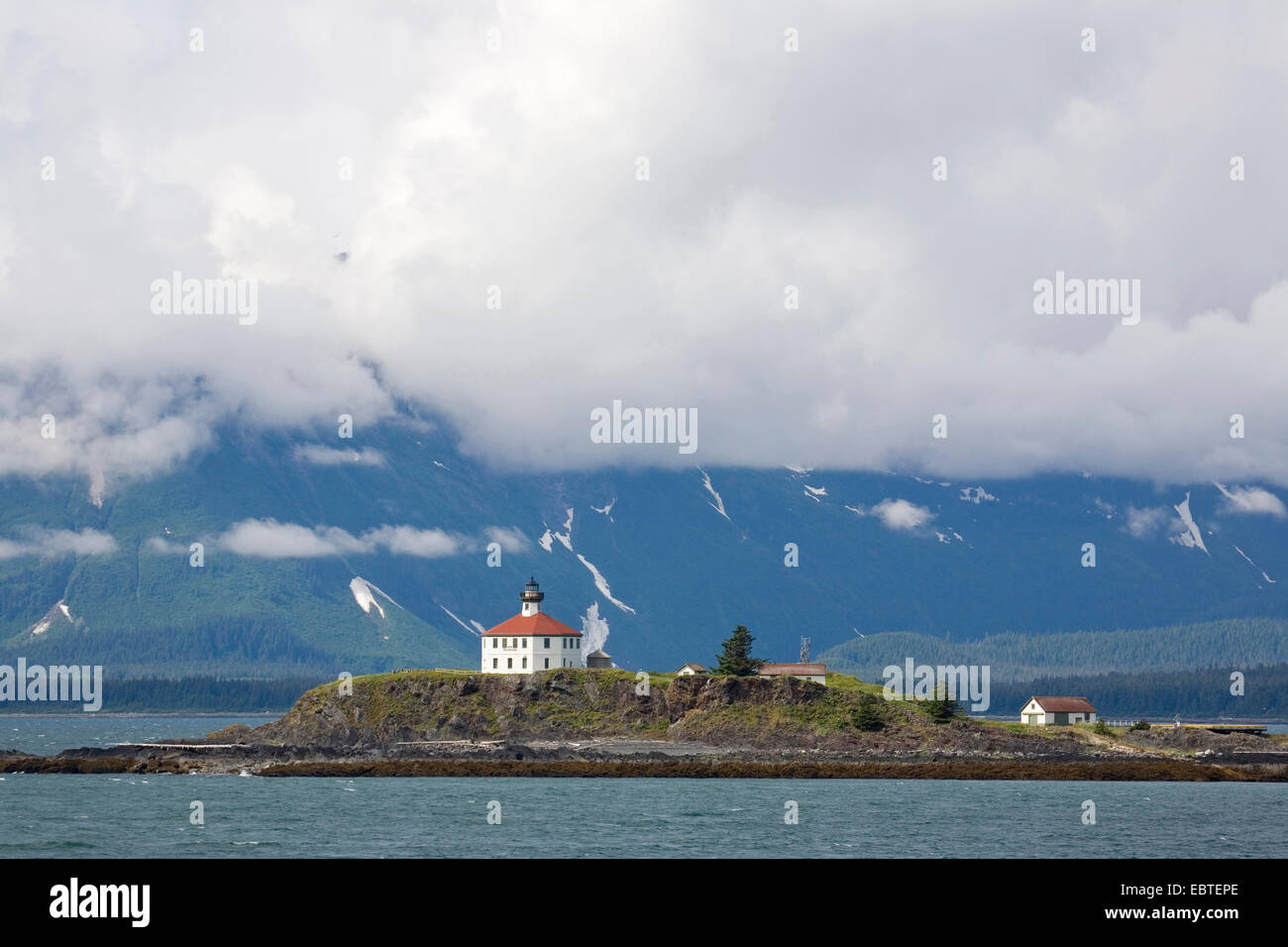 Vista da Lynn Canal a Eldred Rock Lighthouse tra Skagway e Juneau, USA, Alaska Foto Stock