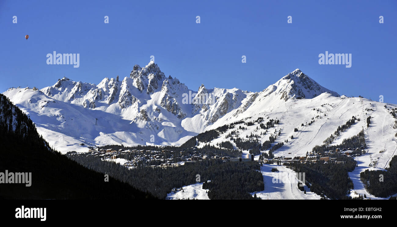 Vista di ski ressort Courchevel 1850, Francia, Savoie Foto Stock