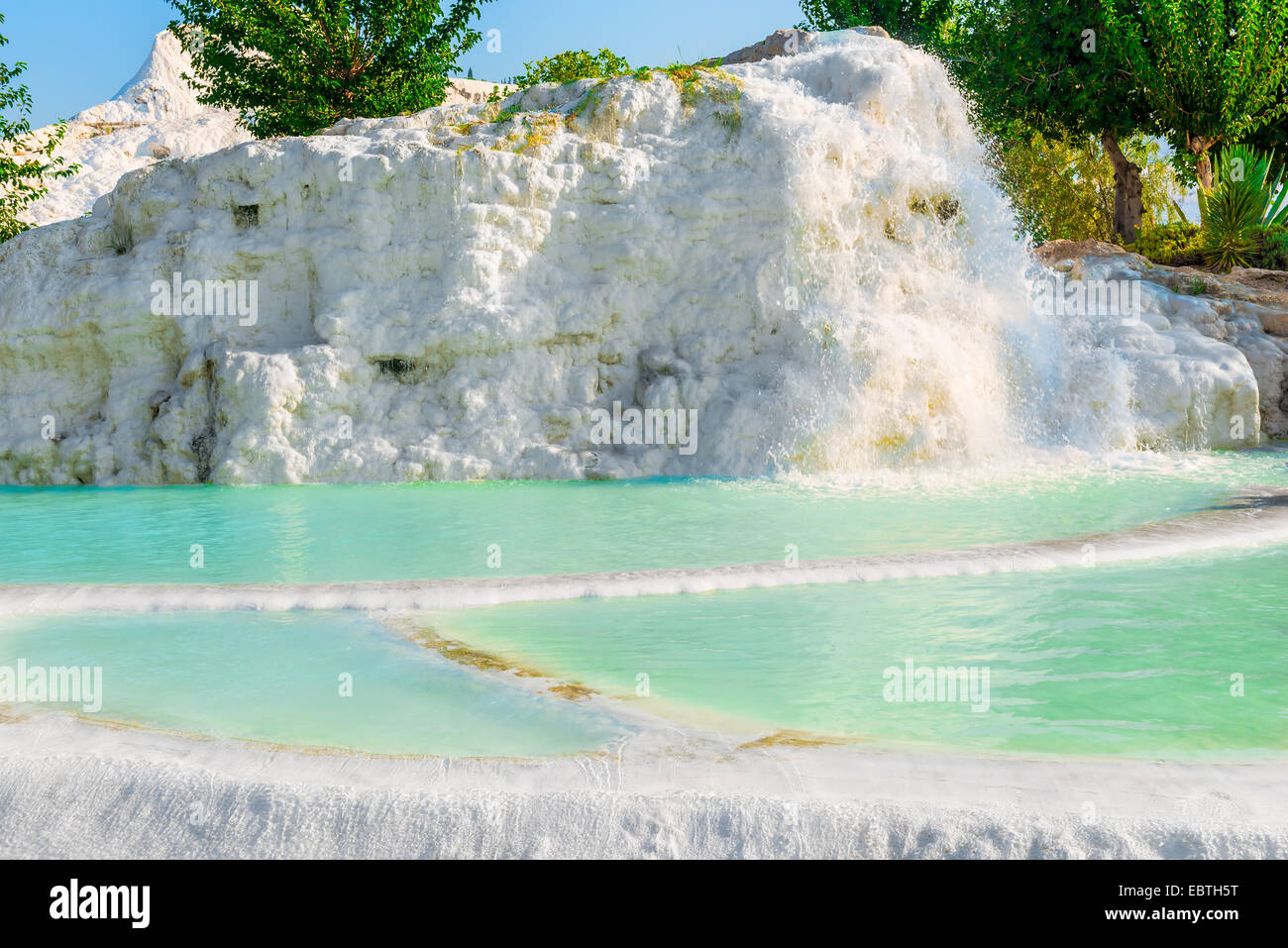 Fontane e bacini di acqua in Pamukkale Foto Stock