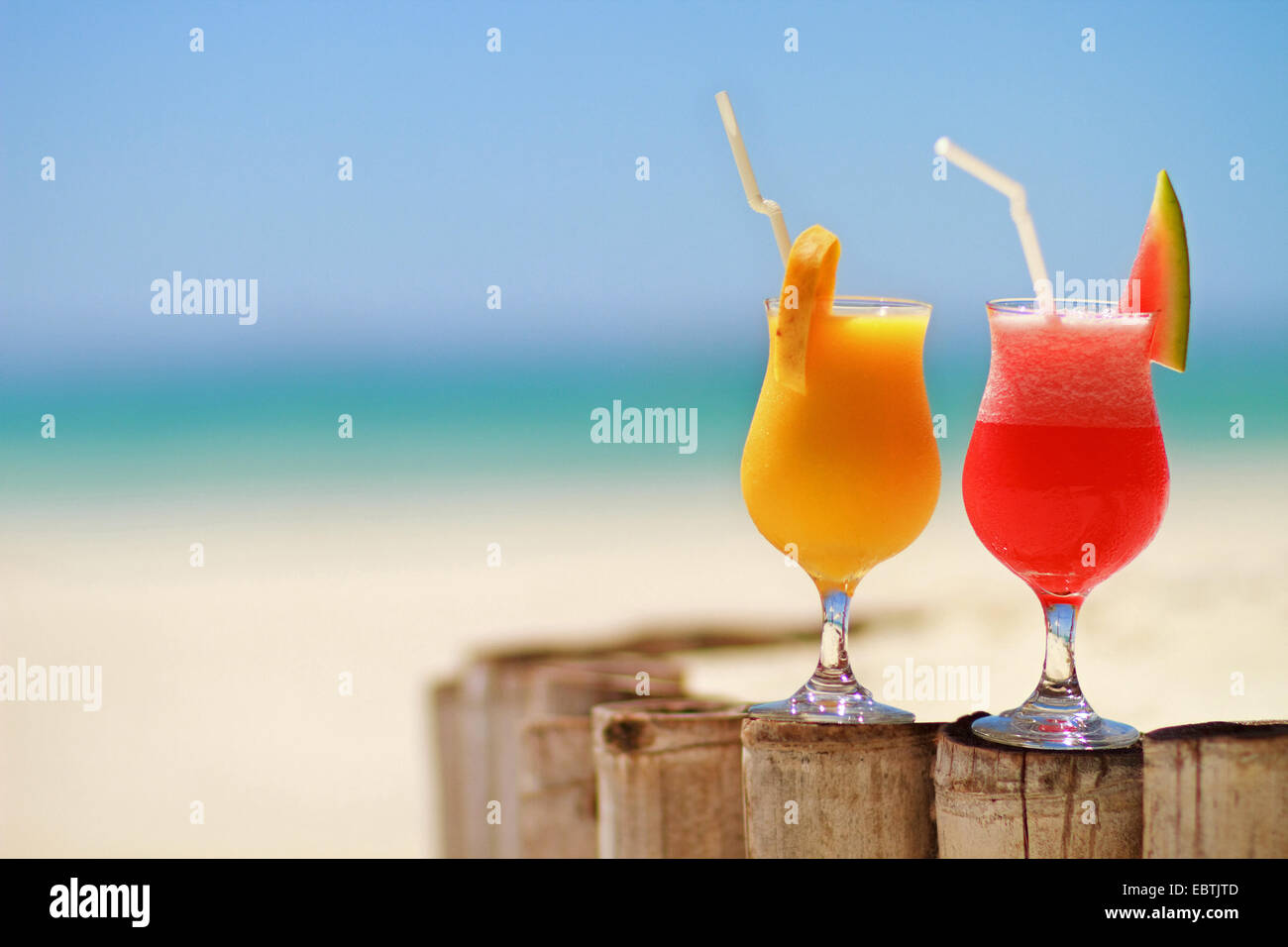 Due cocktail esotici al Tropical Beach Foto Stock