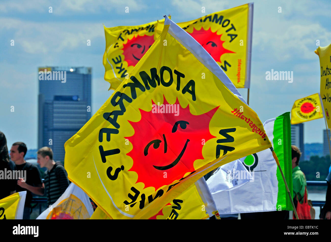 Bandiere a anti-nucleare di dimostrazione in Germania, in Renania settentrionale-Vestfalia, Bonn Foto Stock