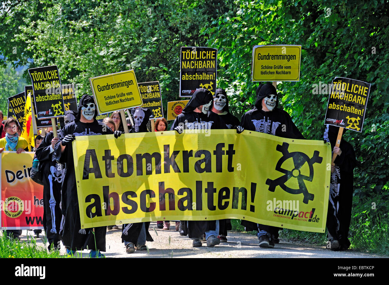 Anti-nucleare dimostrazione vicino centrale nucleare Grundremmingen, in Germania, in Baviera, Gundremmingen Foto Stock