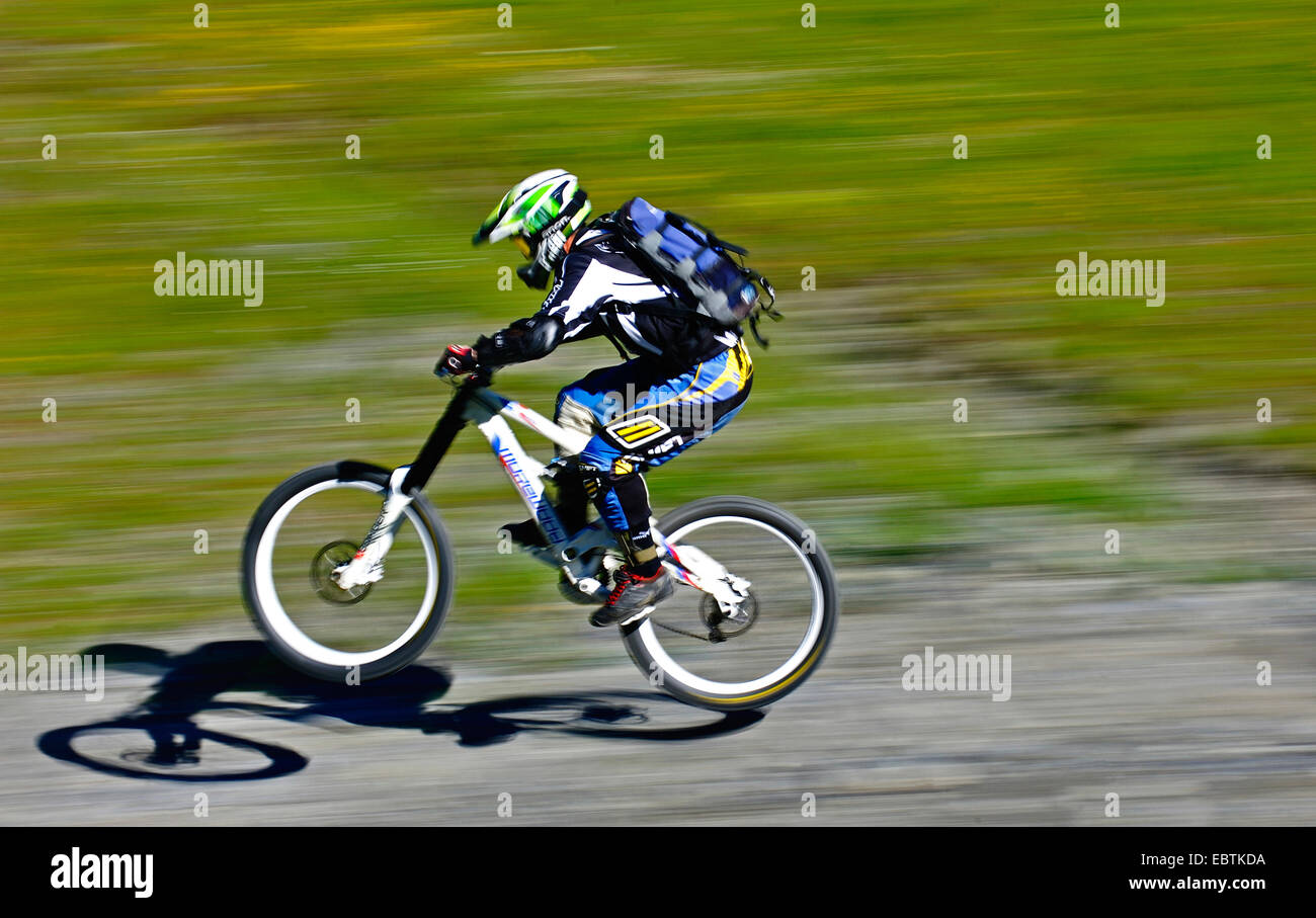 Discesa con la mountain bike, Francia, Savoie Foto Stock