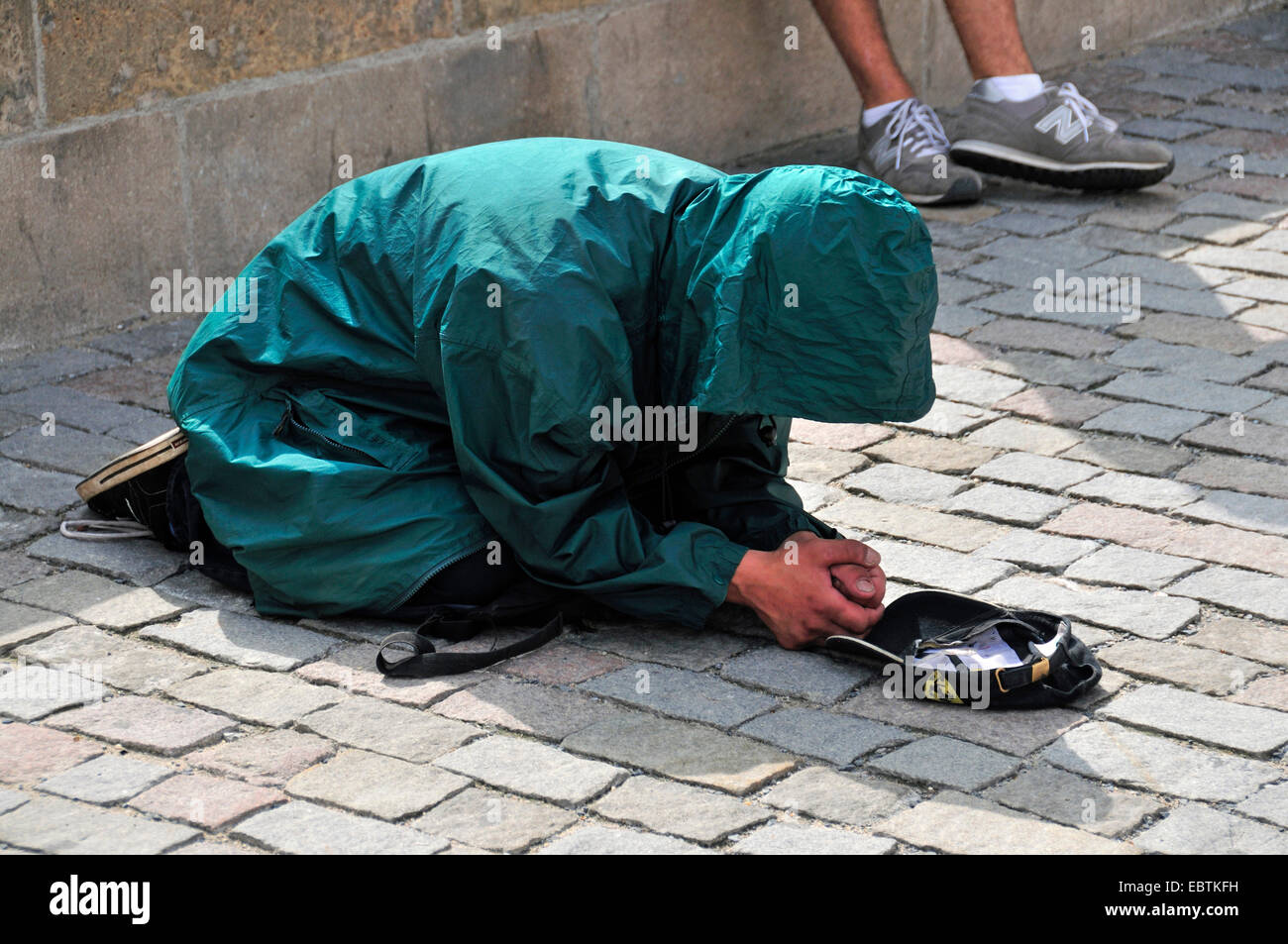 Beggar nella città vecchia di Praga, Repubblica Ceca, Praga Foto Stock